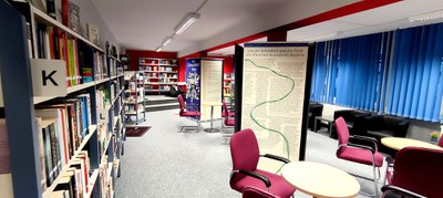 Ausstellung in Seelow 2 neu CW lesen 11-21 Bibliothek Seelow2.jpg