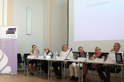 Aileen J. Behrendt, Lesley A. Hall, Ralf Dose, Ilona Scheidle, Elke-Barbara Peschke, Jens Dobler