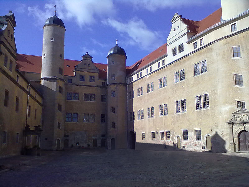 Schloss Lichtenburg, Innenhof