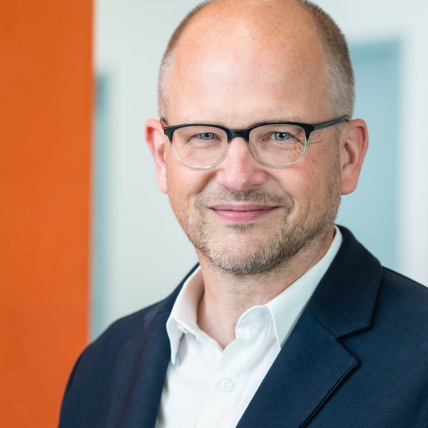 Porträt Prof. Dr. Stefan Willer