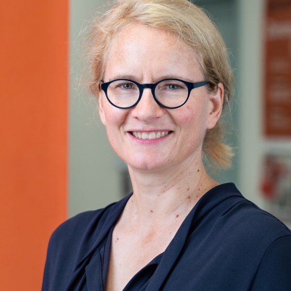 Porträt Prof. Dr. Claudia Stockinger
